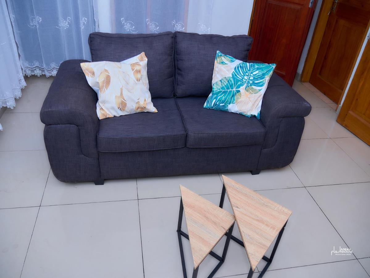 Naiveli-Palm Appartement Meuble Sobre Et Chic Douala Esterno foto