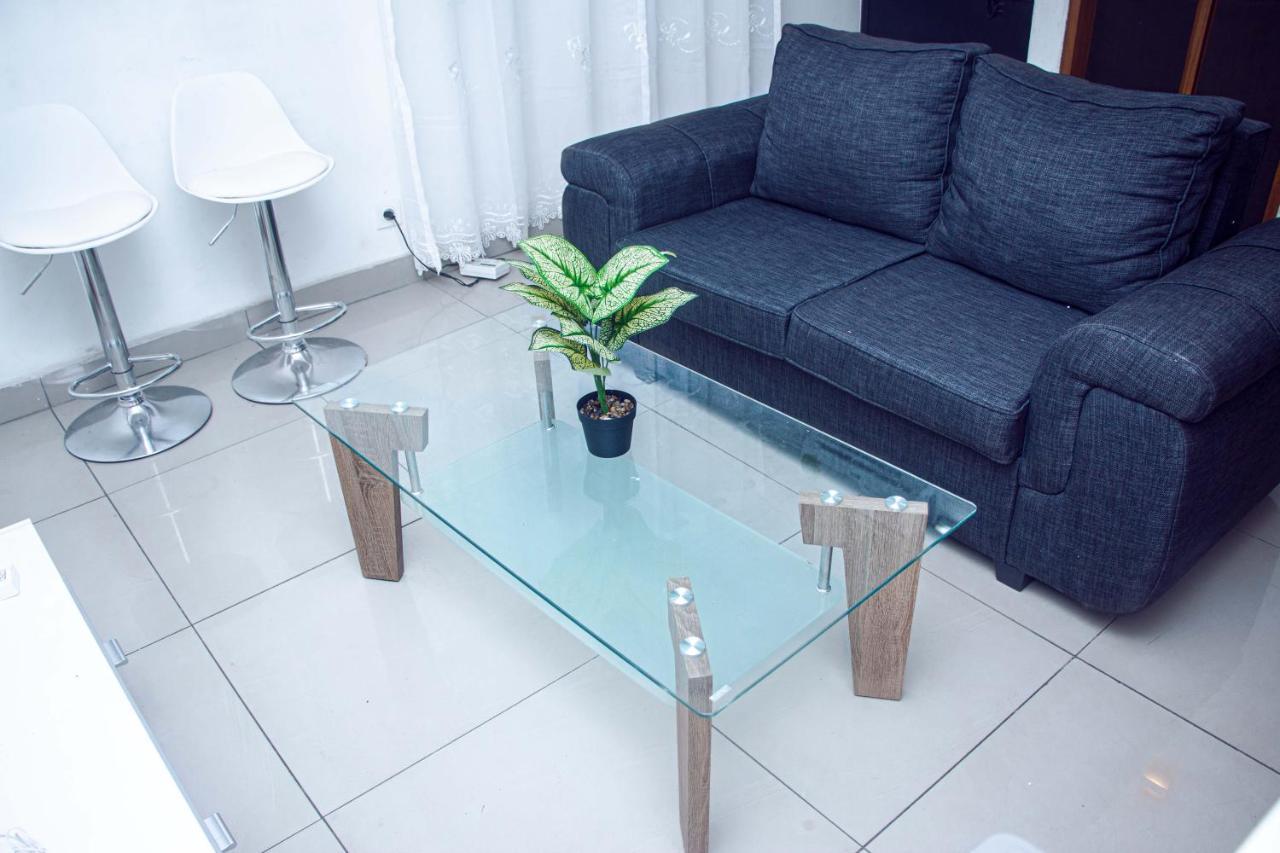 Naiveli-Palm Appartement Meuble Sobre Et Chic Douala Esterno foto