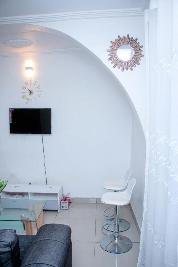 Naiveli-Palm Appartement Meuble Sobre Et Chic Douala Esterno foto