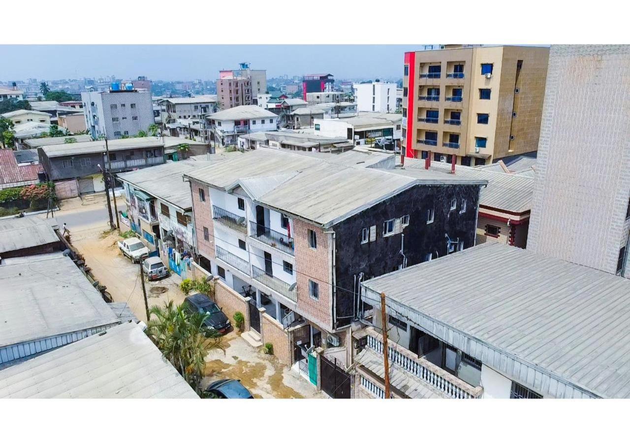 Naiveli-Palm Appartement Meuble Sobre Et Chic Douala Esterno foto