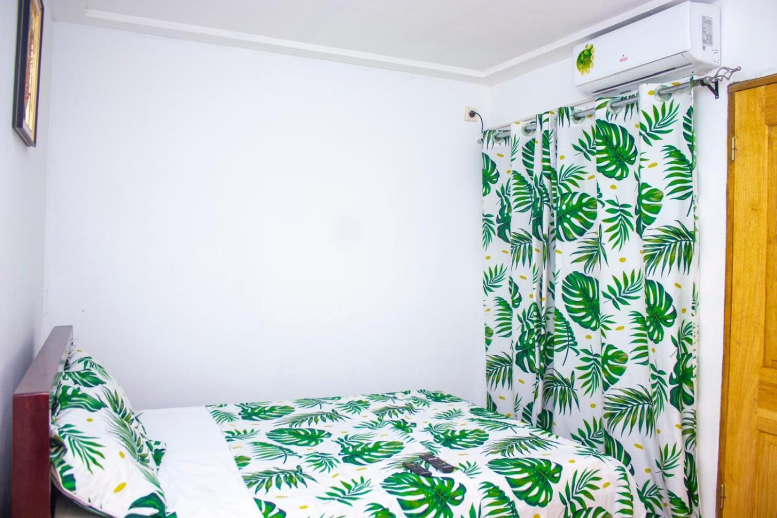 Naiveli-Palm Appartement Meuble Sobre Et Chic Douala Esterno foto