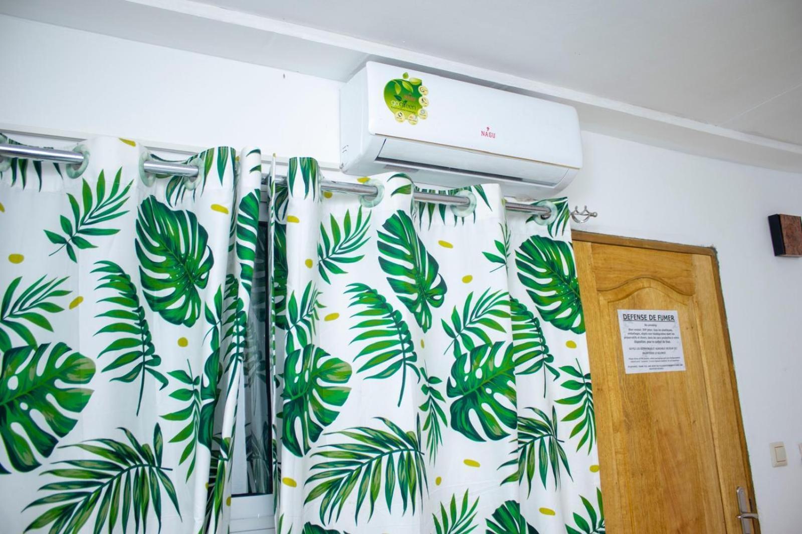 Naiveli-Palm Appartement Meuble Sobre Et Chic Douala Esterno foto