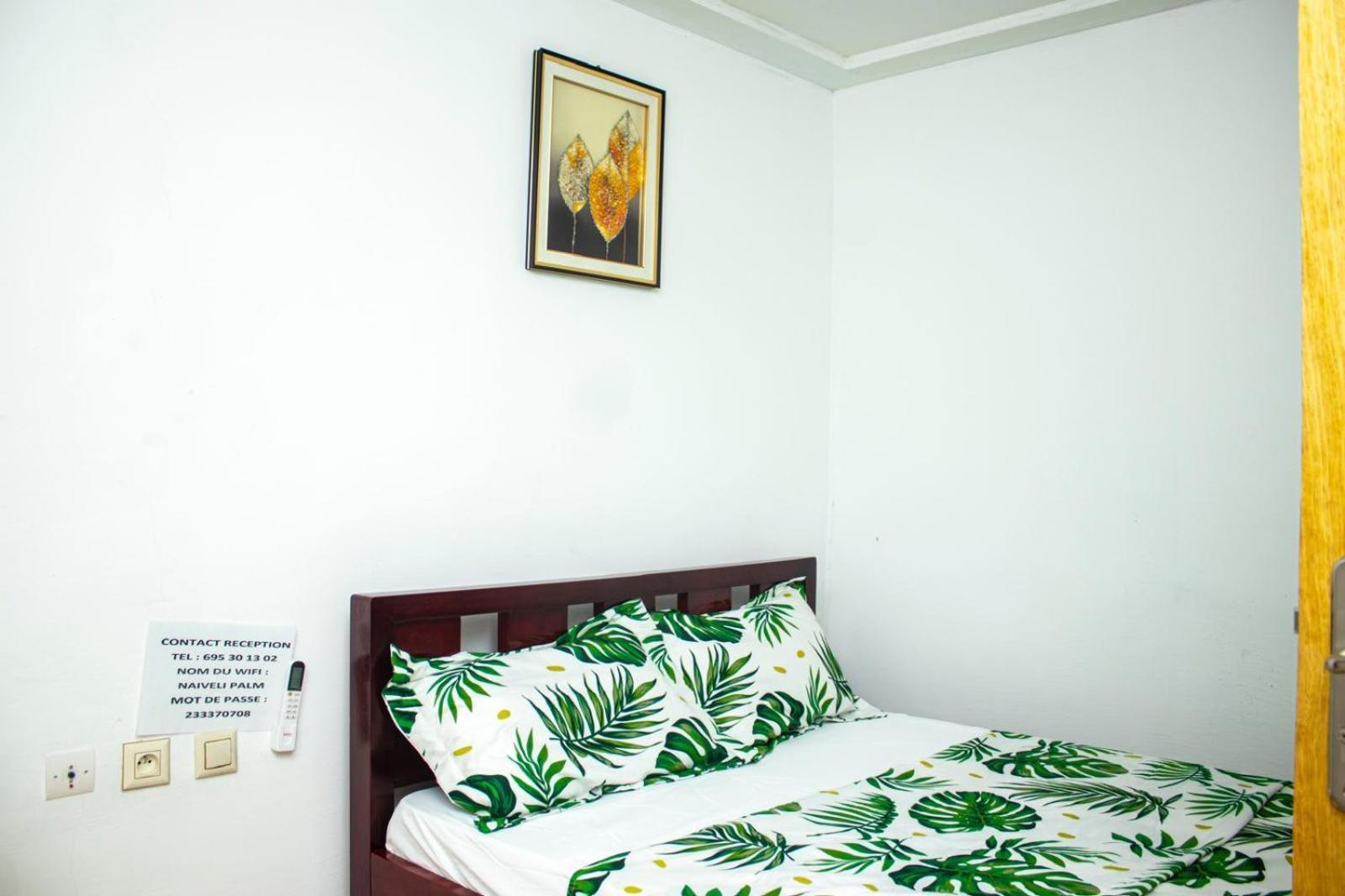 Naiveli-Palm Appartement Meuble Sobre Et Chic Douala Esterno foto