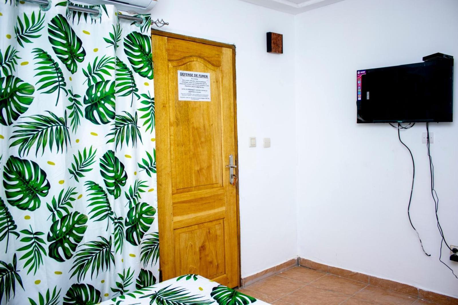 Naiveli-Palm Appartement Meuble Sobre Et Chic Douala Esterno foto