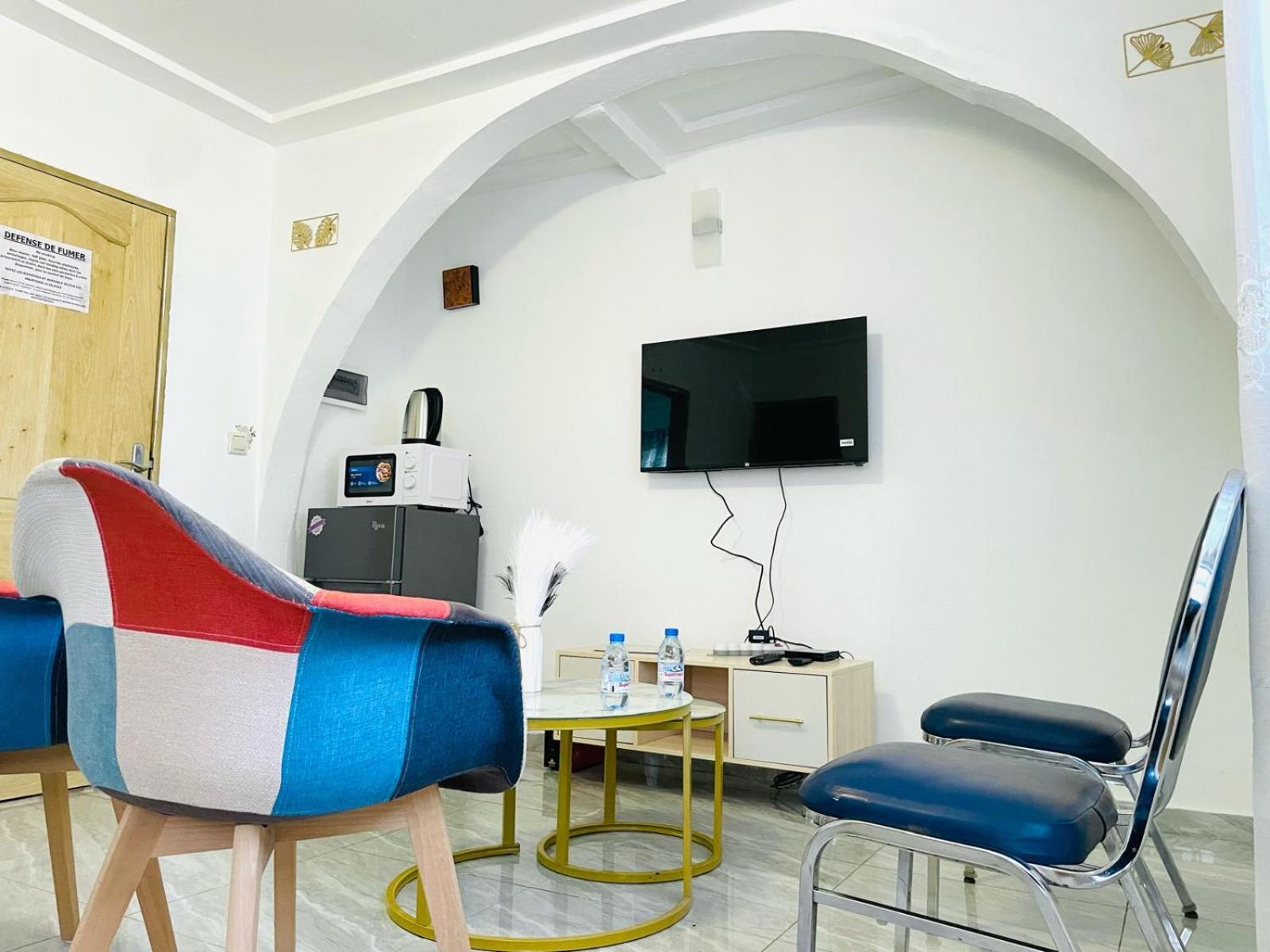 Naiveli-Palm Appartement Meuble Sobre Et Chic Douala Esterno foto