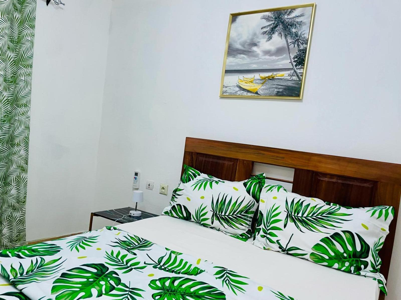 Naiveli-Palm Appartement Meuble Sobre Et Chic Douala Esterno foto