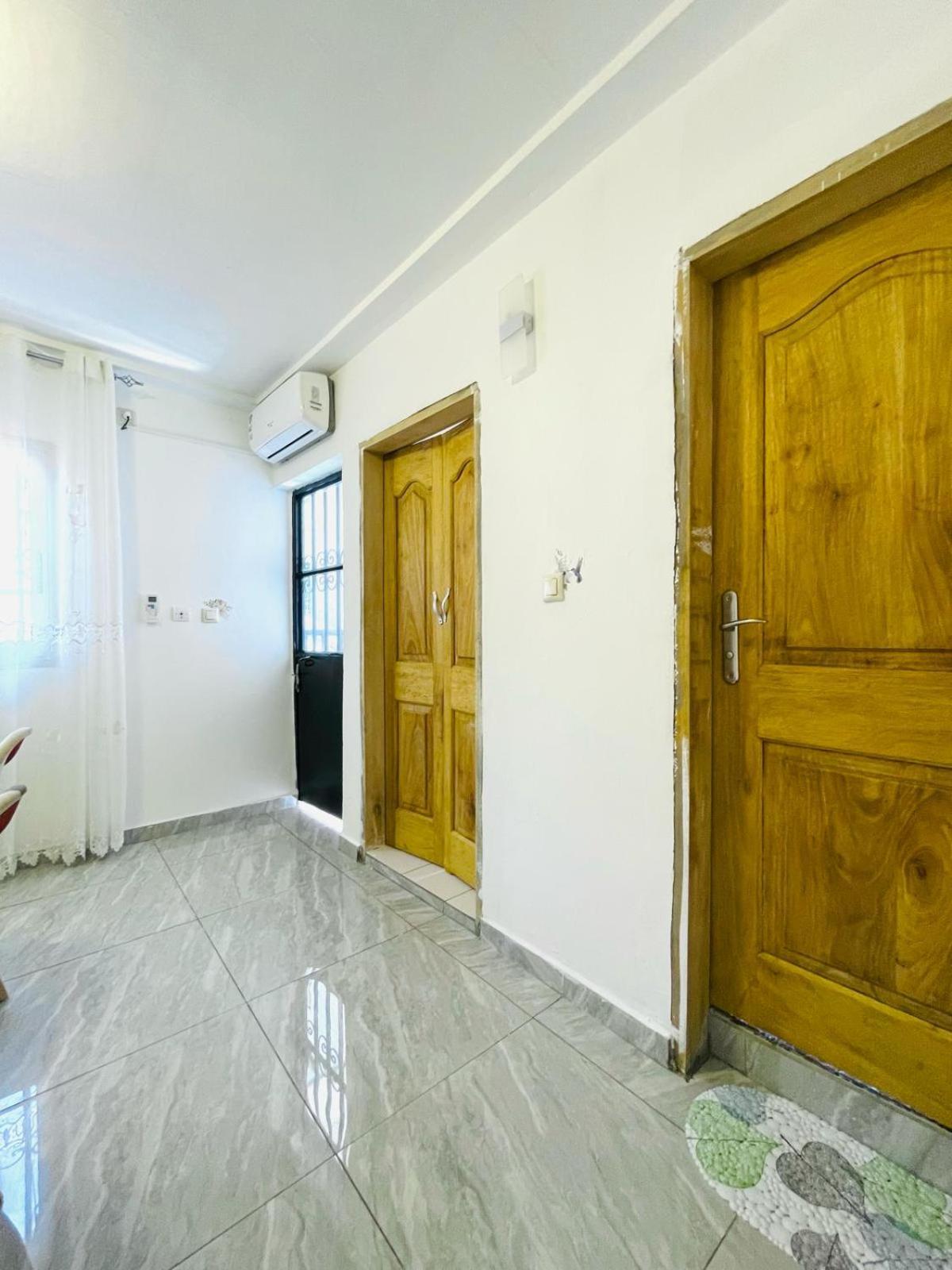 Naiveli-Palm Appartement Meuble Sobre Et Chic Douala Esterno foto