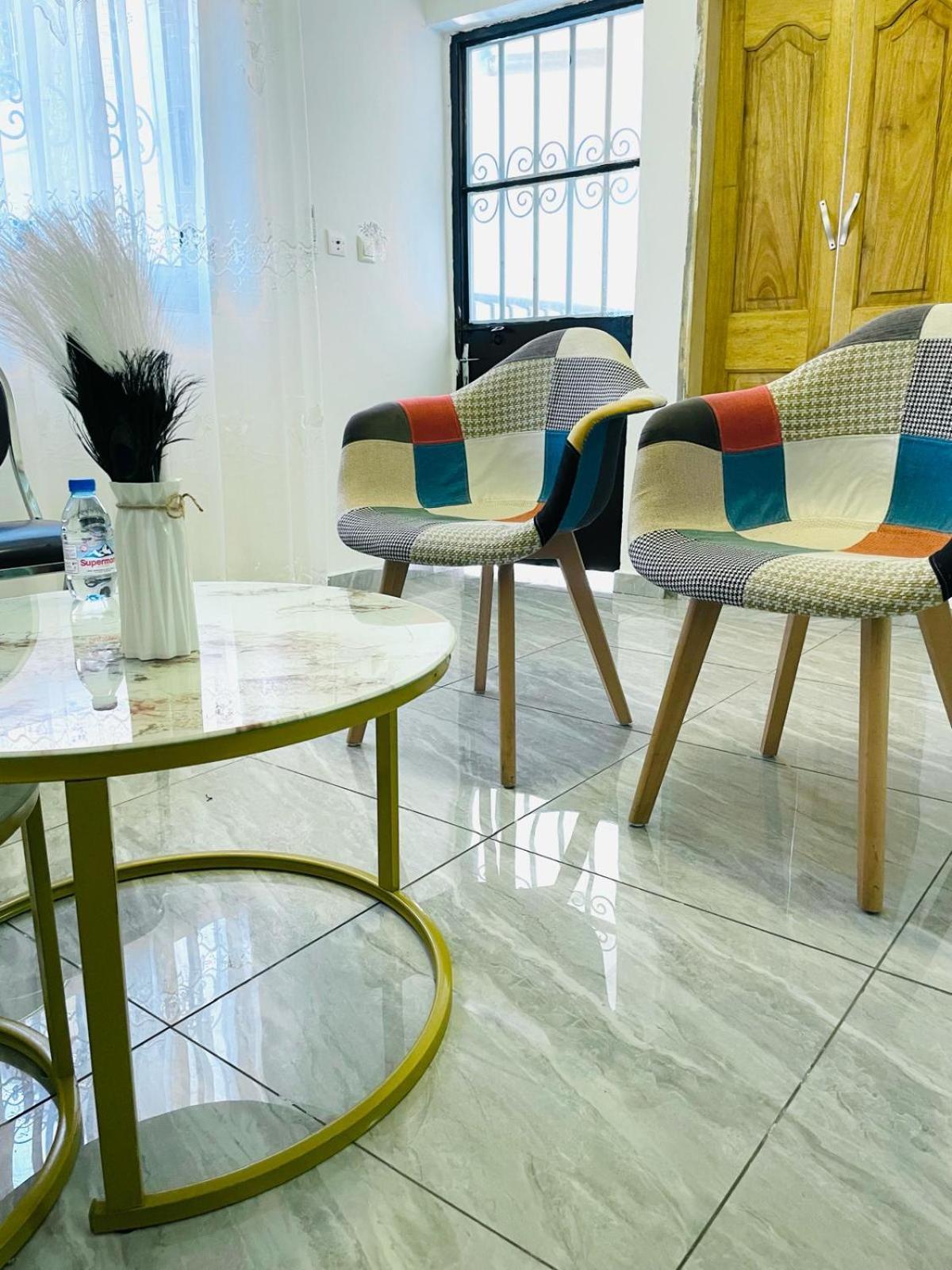 Naiveli-Palm Appartement Meuble Sobre Et Chic Douala Esterno foto
