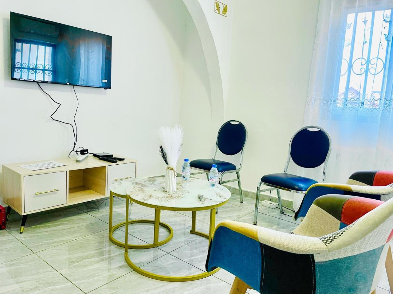 Naiveli-Palm Appartement Meuble Sobre Et Chic Douala Esterno foto