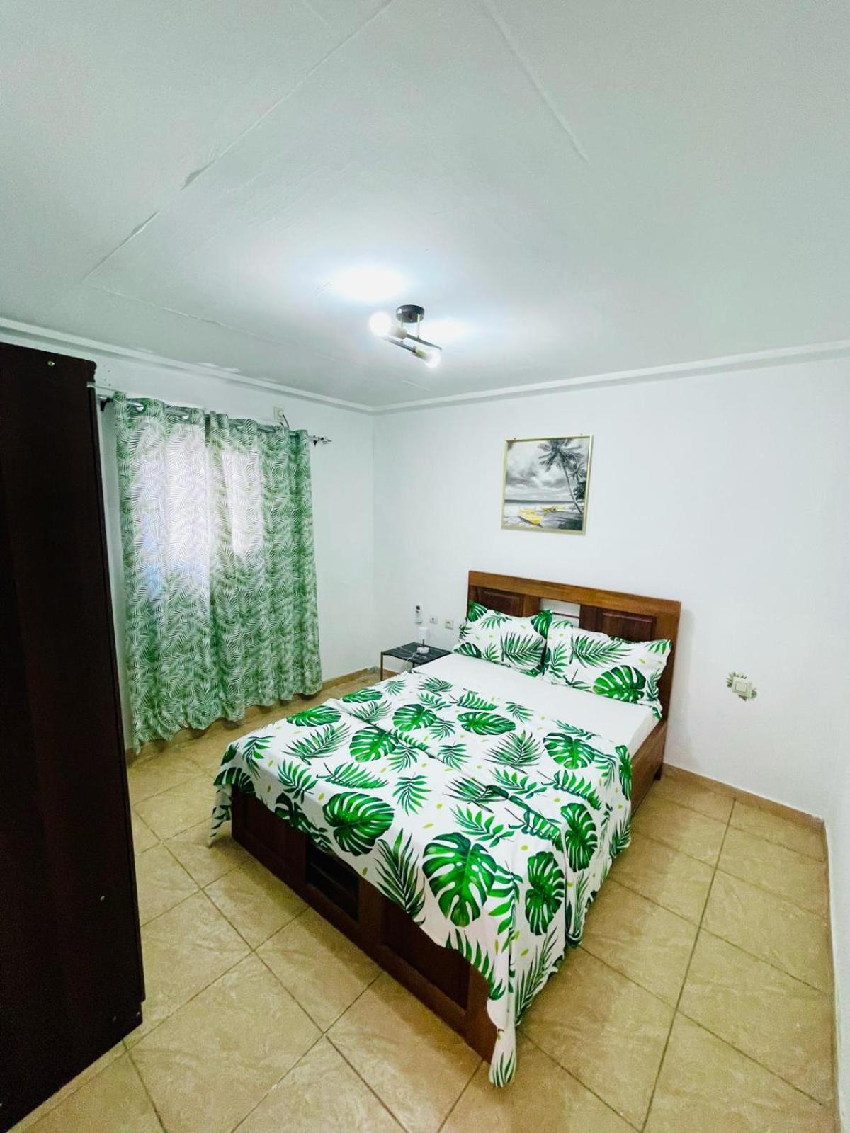Naiveli-Palm Appartement Meuble Sobre Et Chic Douala Esterno foto