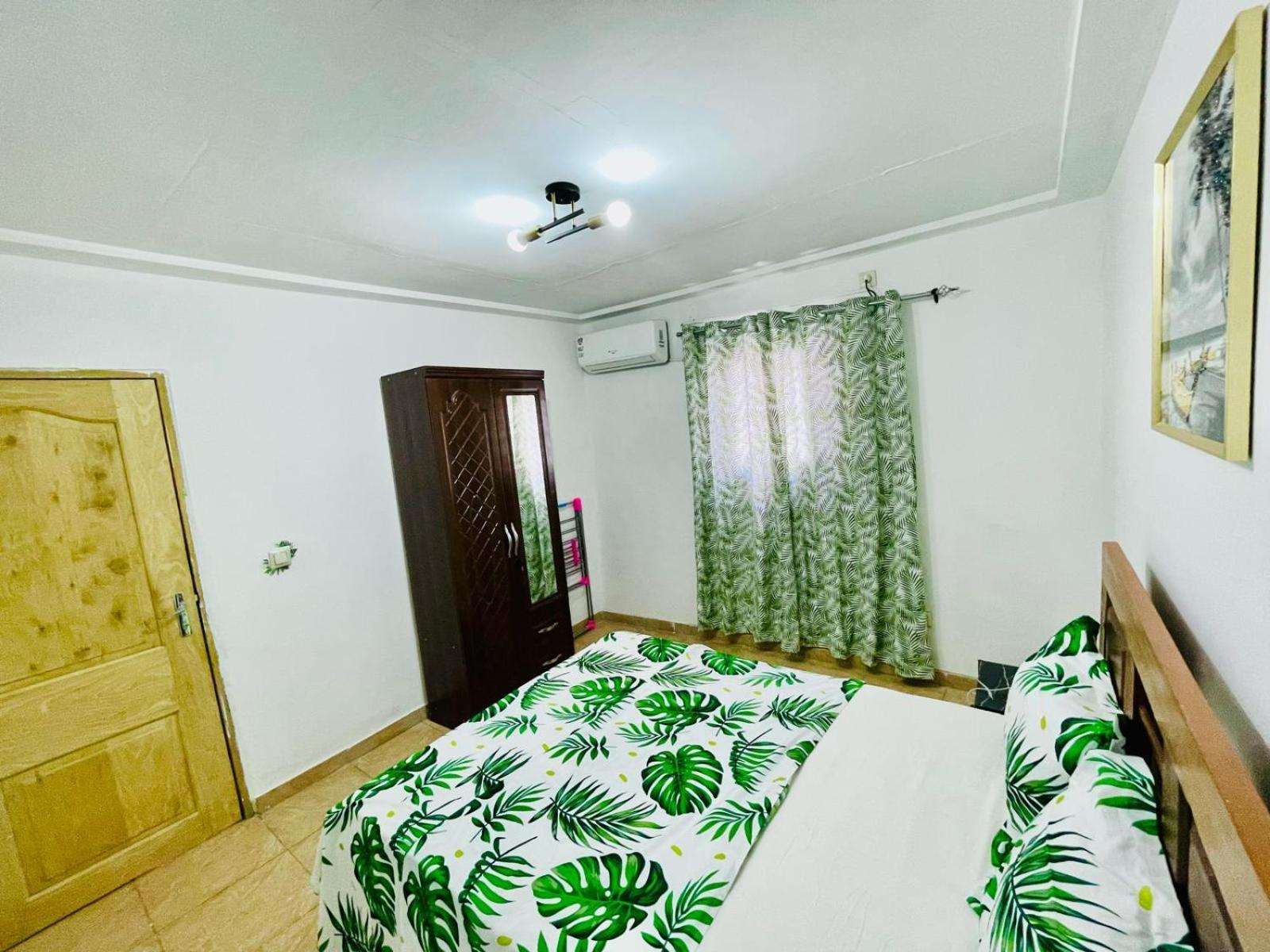 Naiveli-Palm Appartement Meuble Sobre Et Chic Douala Esterno foto
