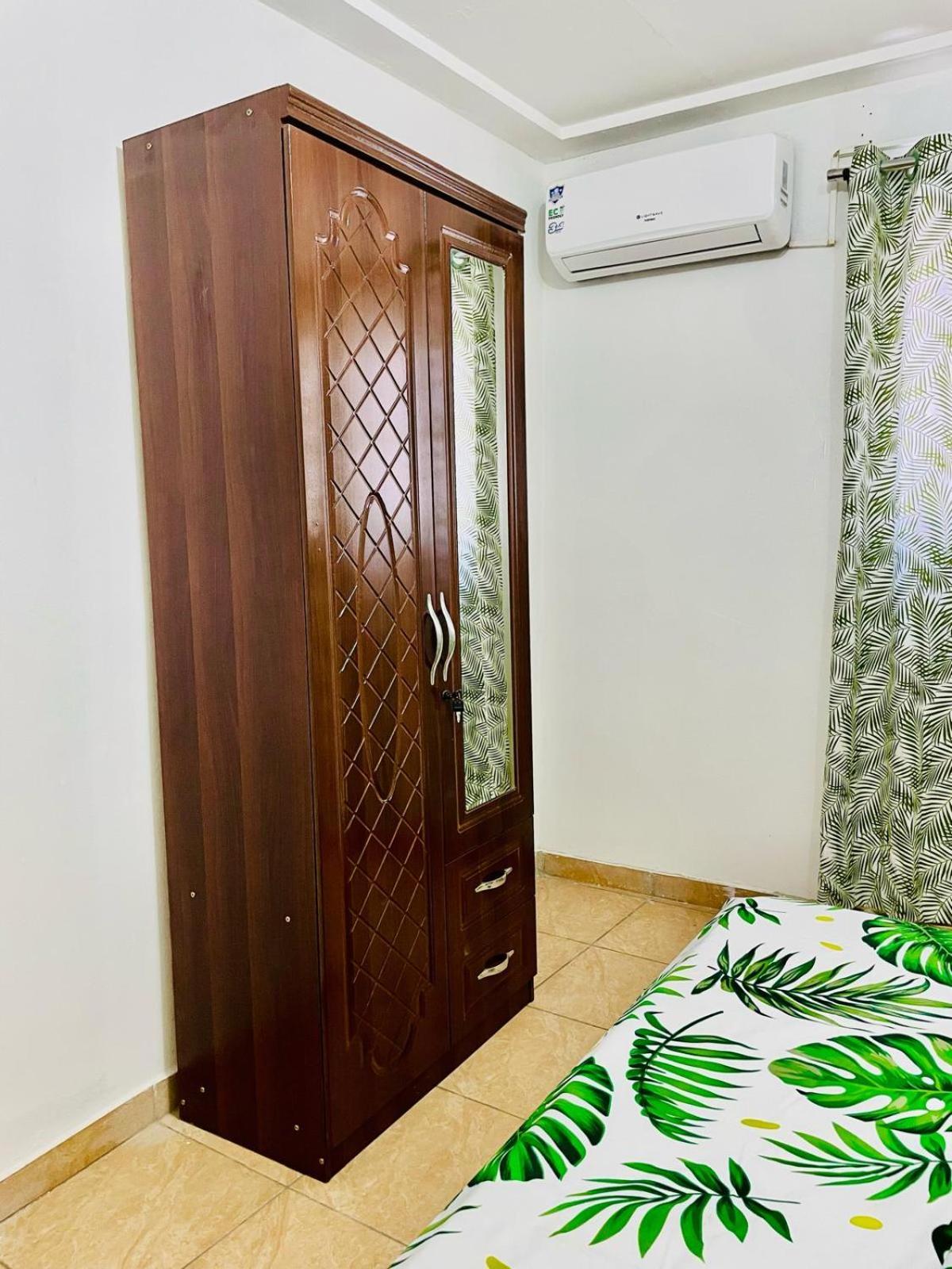 Naiveli-Palm Appartement Meuble Sobre Et Chic Douala Esterno foto